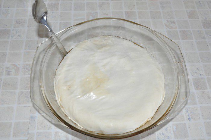 Пирог из теста фило с грушей, облепихой и карамельными яблочками