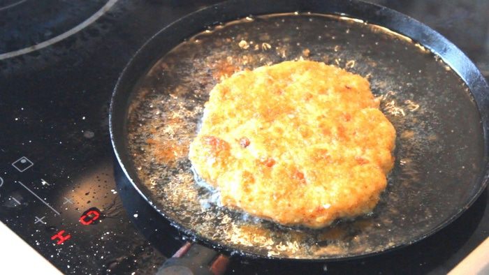 Бургер с ананасом и медовой горчицей