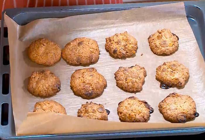 Ореховое печенье с белым шоколадом и кокосом 
