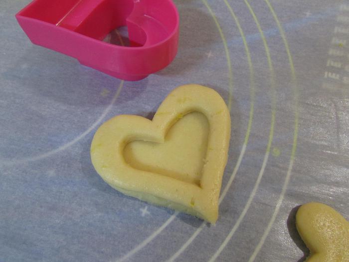 Печенье «Сердечки» с красной смородиной