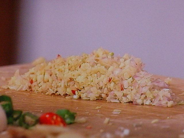 Вок с весенними овощами и креветками