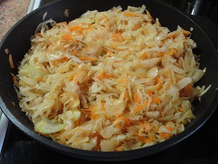 Картофель с мясом и капустой