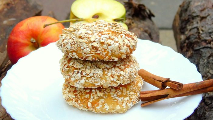 Яблочные сырники в овсяной панировке (без муки)