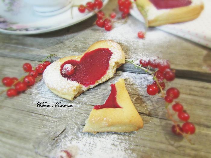 Печенье «Сердечки» с красной смородиной