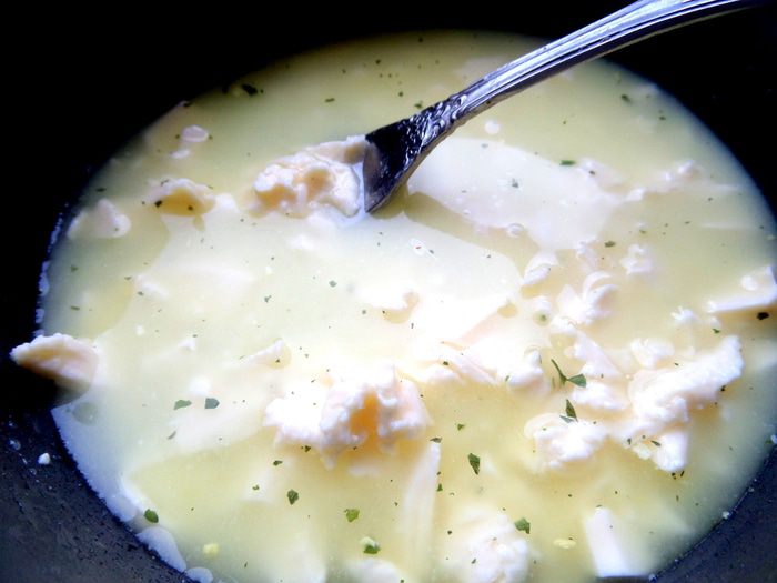 Сырный суп с вареными и свежими овощами