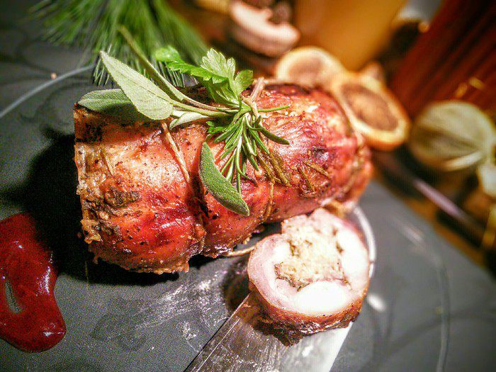 Седло кролика, фаршированное ароматным рисом