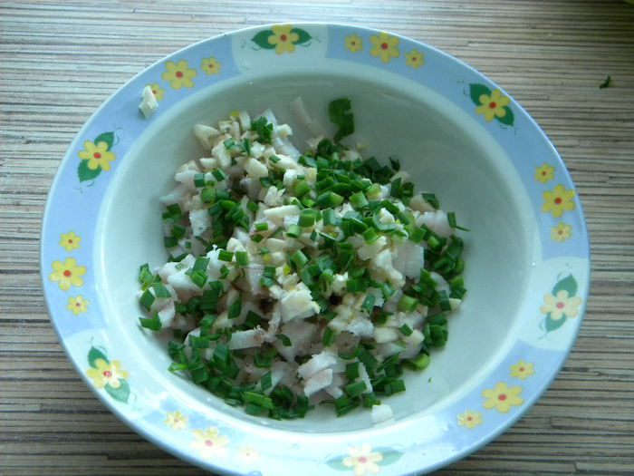 Багет с салом и зеленым луком