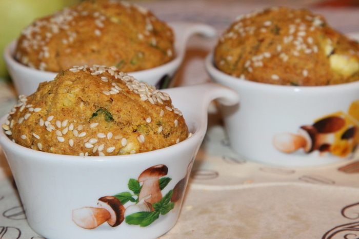 Закусочные кексы с брынзой и зеленью