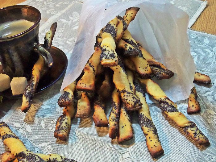 Маковые хрустящие палочки