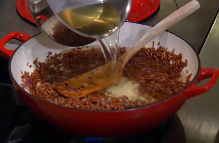 Паэлья из красного риса 