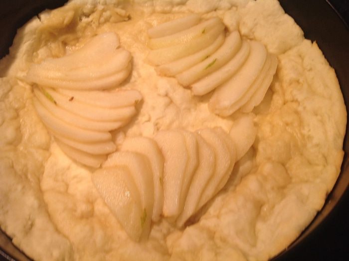 Пирог с грушей и клюквой