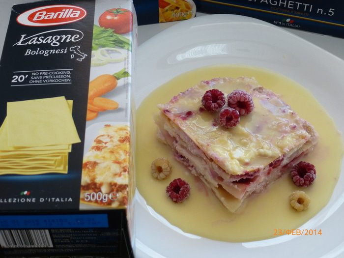 Лазанья с творогом и малиной