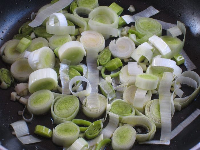 Свинина с артишоками и луком-пореем