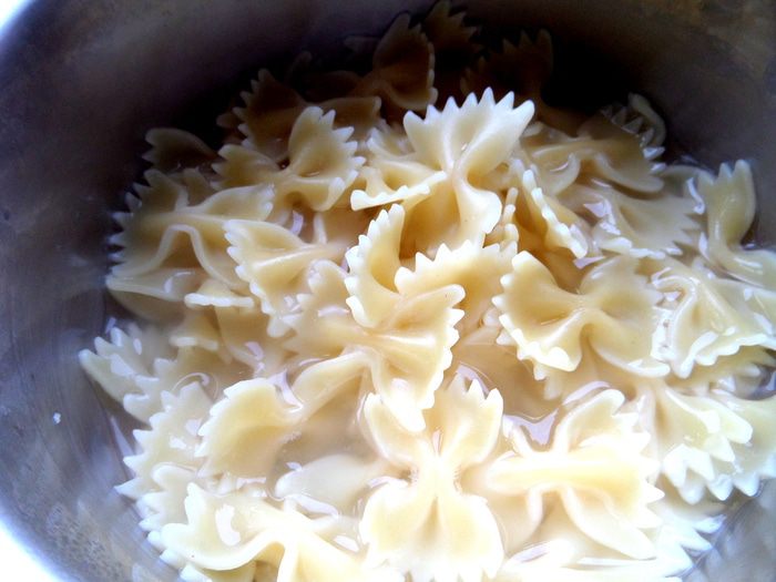 Фриттата с макаронами и шпинатом