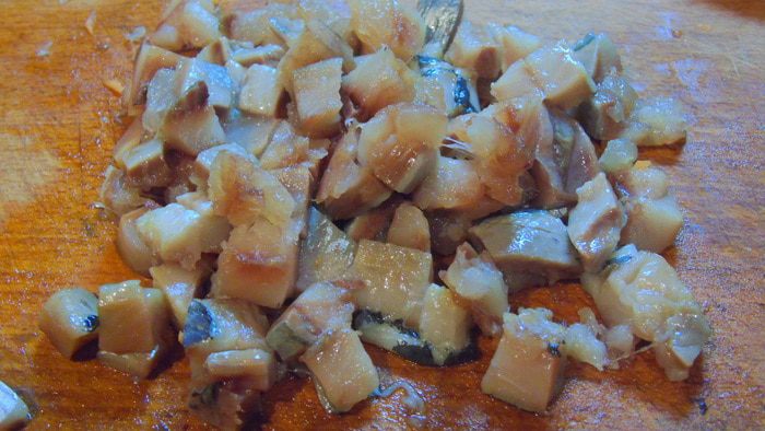 Пряная закуска с жареной малосольной сельдью 
