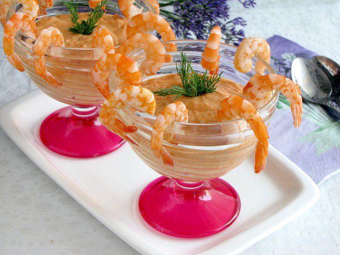 Томатно-сливочный дип с креветками