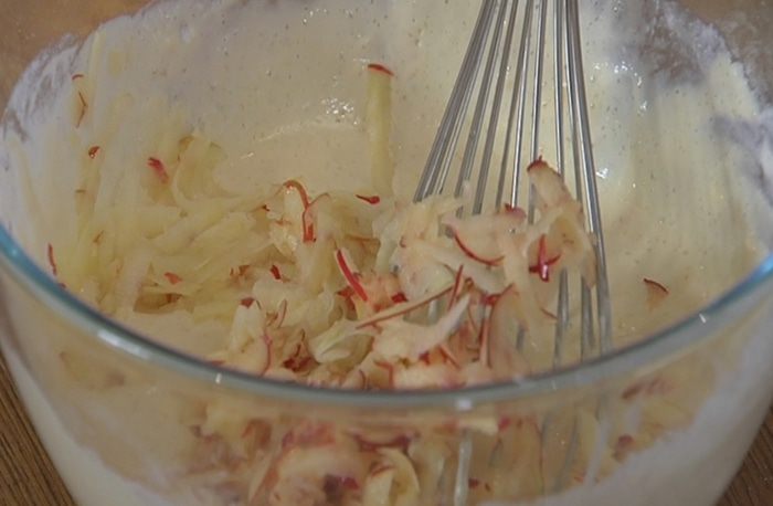 Оладьи с яблоками и яблочной карамелью 