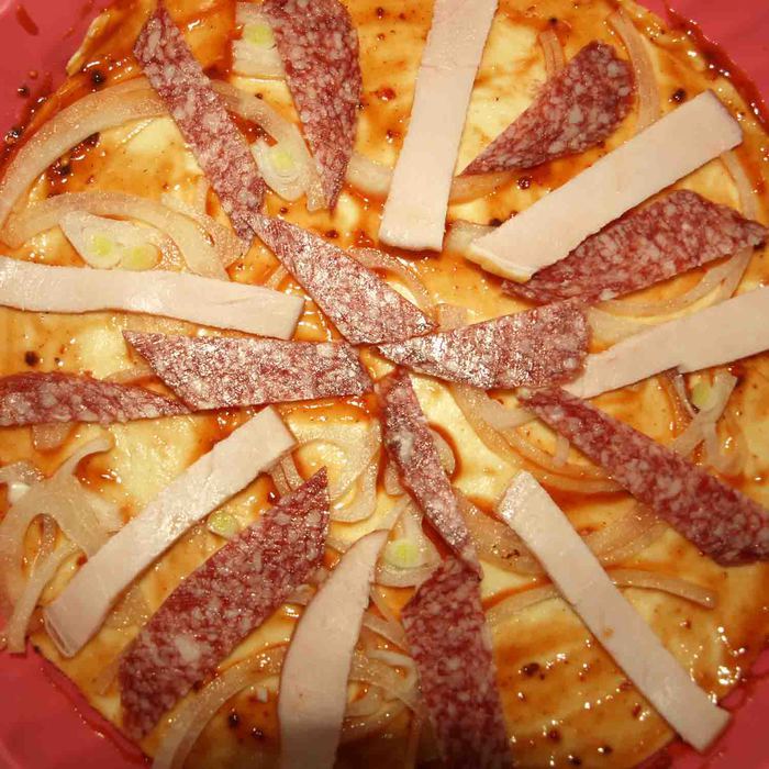 Пицца &amp;quot;Три сыра&amp;quot; с помидорами