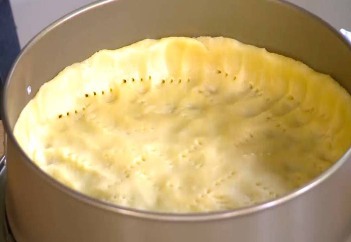 Тарт с малиной и кедровыми орешками 