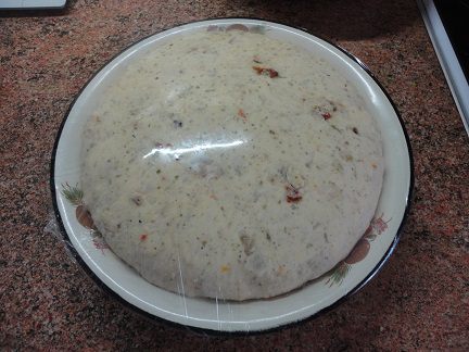 Булка с томатами и базиликом