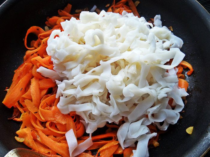 Рисовая лапша с овощами