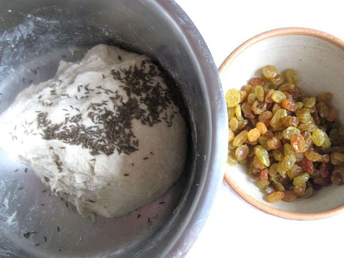 Хлеб с тмином и изюмом от Ришара Бертине