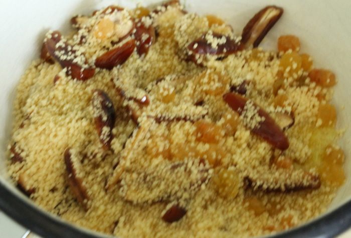 Табуле с финиками и курица с арахисом