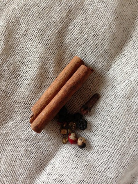 Манные котлеты под клюквенным соусом