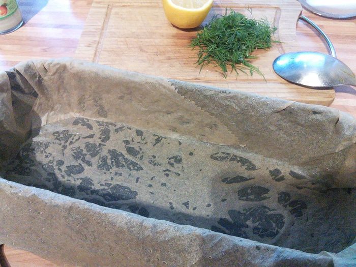 Запеканка из лосося с кабачком и пореем