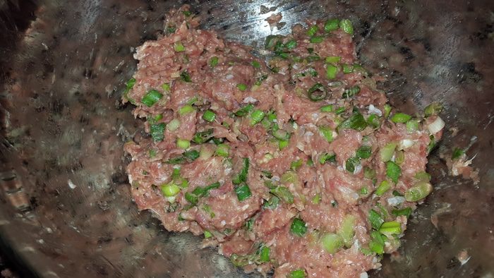 Мясные оладьи с зеленым луком