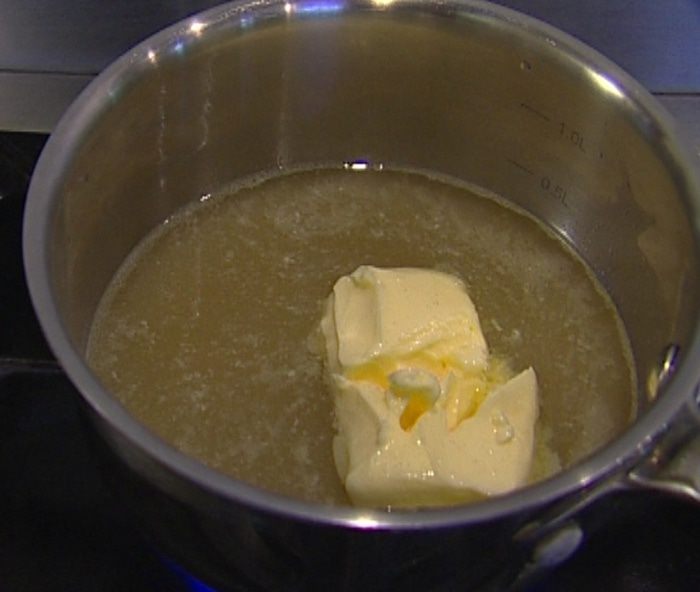 Апельсиновые пончики с шоколадным соусом