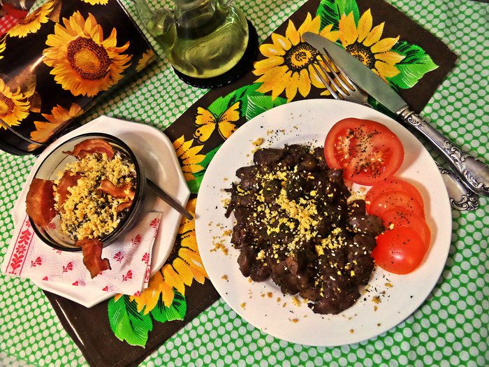 Морской салатик с беконовыми чипсами