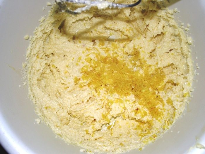 Французский кекс с персиками