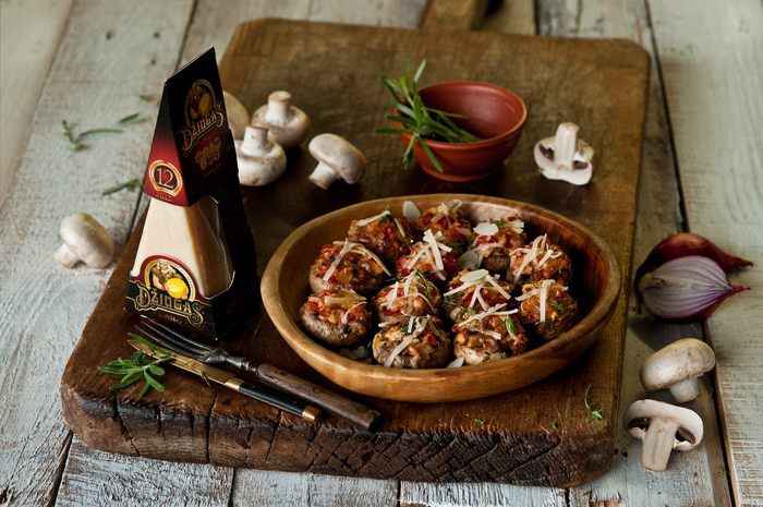 Грибы, запеченные с перцем и миндалем