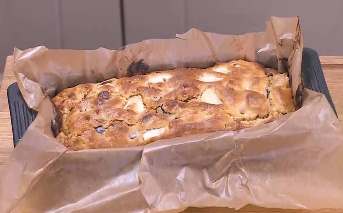 Кекс на арахисовом масле с яблоком и шоколадом