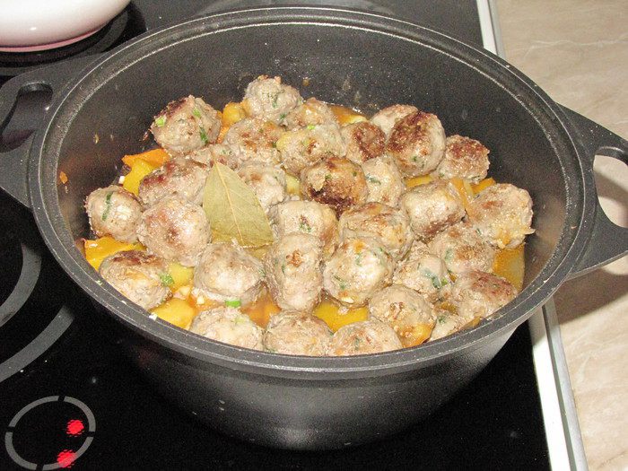 Рагу с мясными шариками