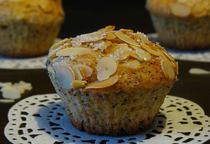 Лимонно-маковый кекс с миндалем