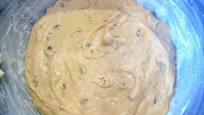 Тыквенный кекс с шоколадом и изюмом