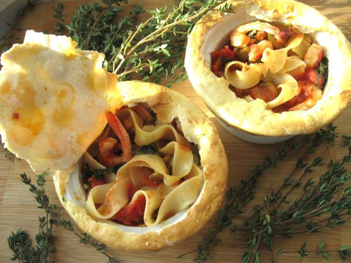 Паста Феттучине, запеченная с морепродуктами