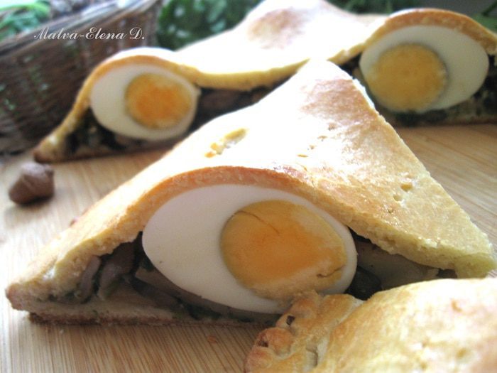 Пирог с яйцами и грибами