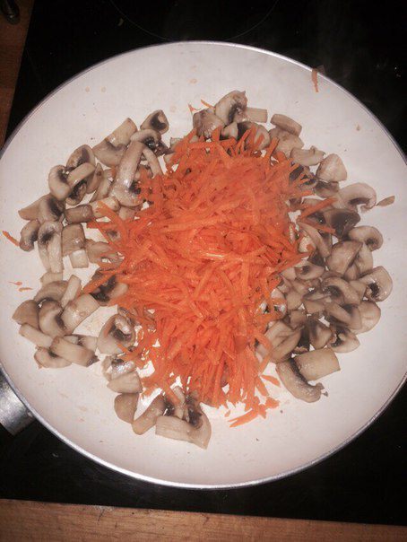 Сырный суп с шампиньонами и брокколи