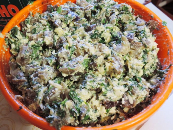 Закрытый творожно-сырный пирог с баклажанами и зеленью