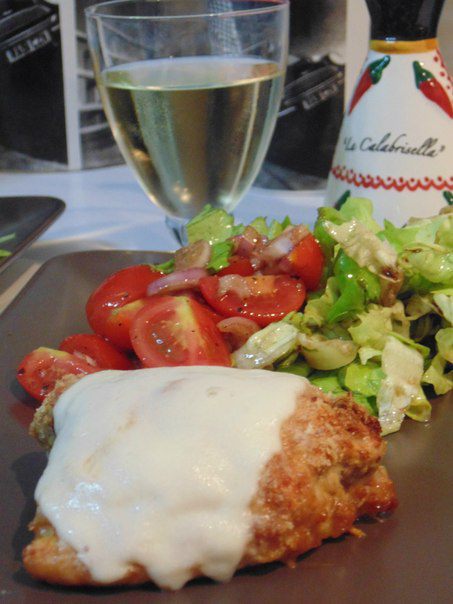 Курица, запеченная с двумя сырами