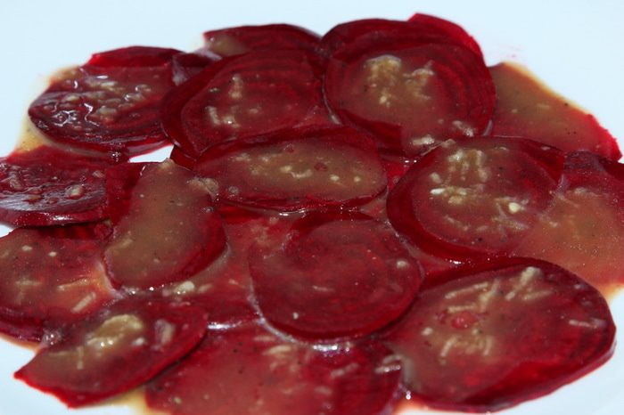 Овощной салат с маринованной свеклой
