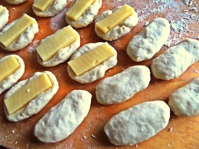 Закусочные пирожки с сыром и ветчиной &amp;quot;Муравьи&amp;quot;