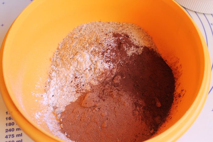 Шоколадный кекс на минеральной воде