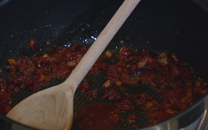Перец, фаршированный мясом и красным рисом