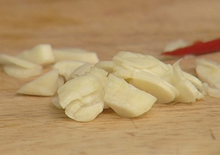 Дорада, запеченная с овощами и розмарином 