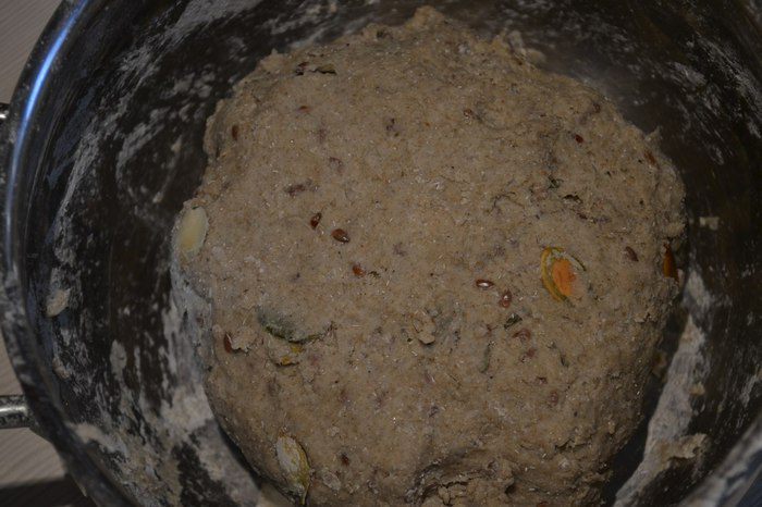 Ржаной хлеб с тыквенными и льняными семечками