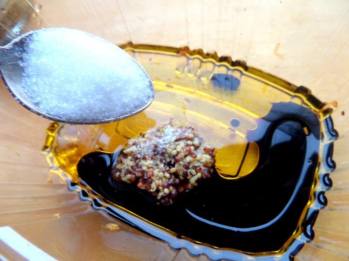 Чечевичный салат с овощами и маслинами